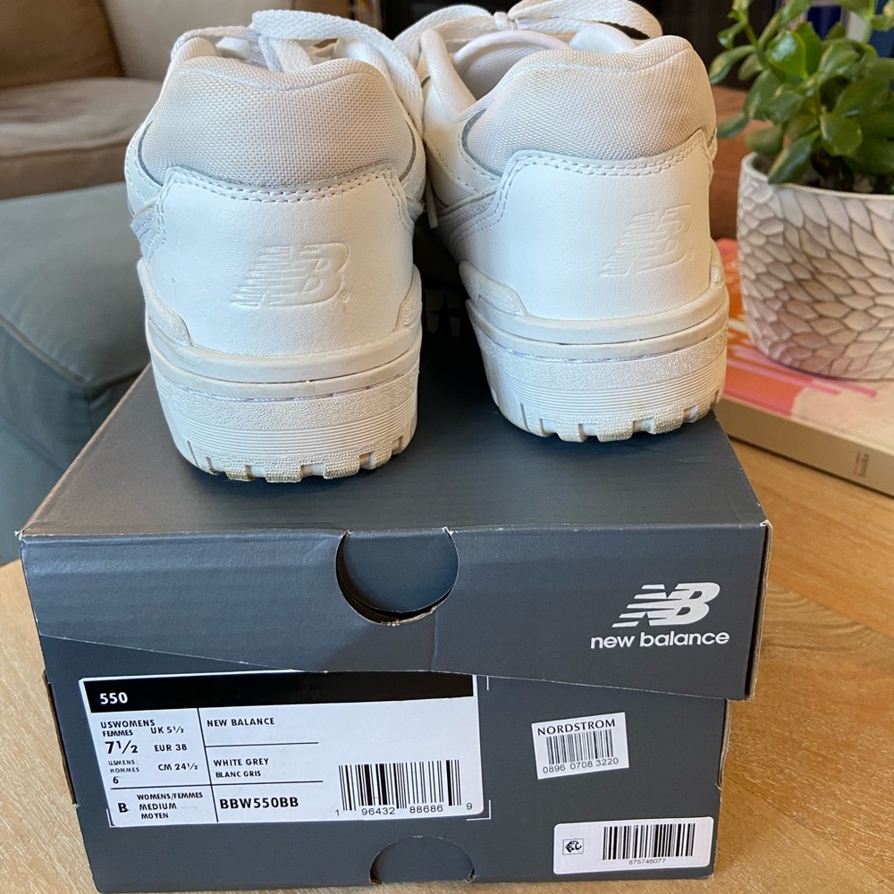 New Balance 550 basketball sneaker size 7.5 with box!!